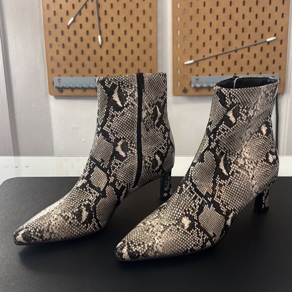 Steve Madden Women Kapital Snakeskin Print Kitten Heel Boots,Sz 8 (M),Disclaimer - Picture 4 of 15